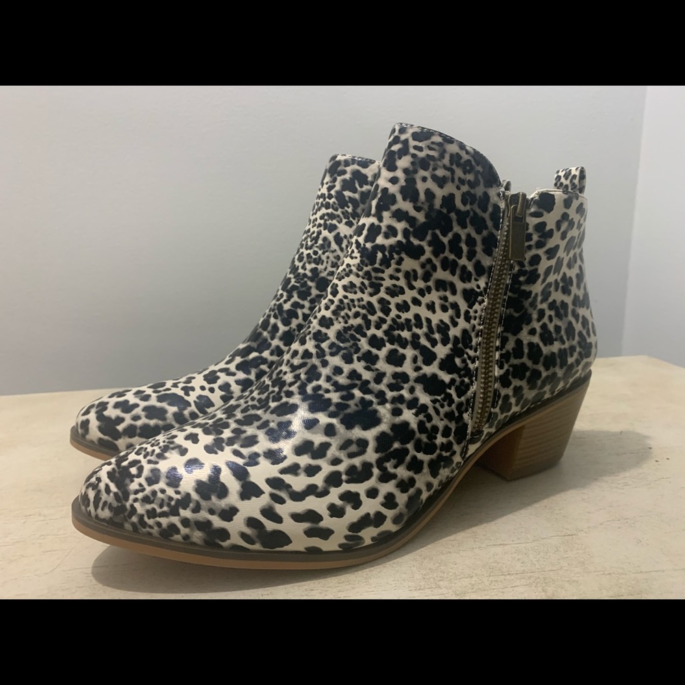 Journee Rebel Bootie 12M Beige/Black Leopard